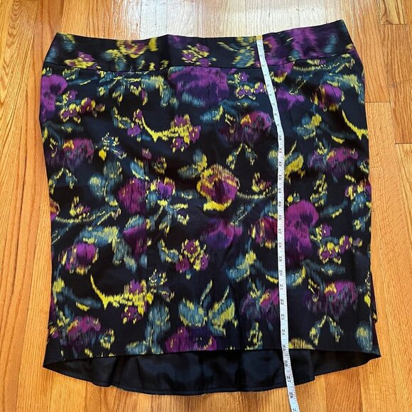 Vintage Torrid Size 26 4xl Black Purple Patterned Ruffle Pencil Skirt - Picture 2 of 6